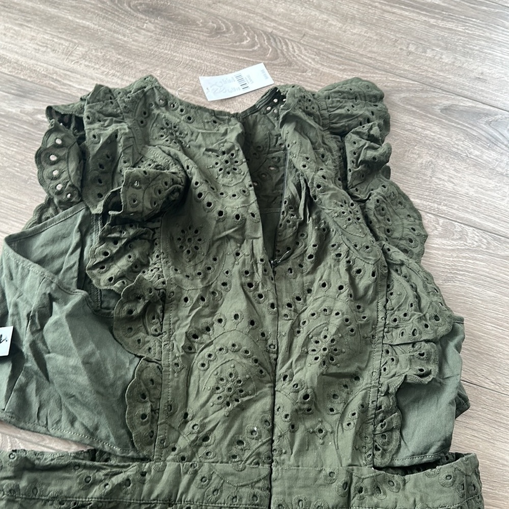 Romper NWT - Picture 2 of 4